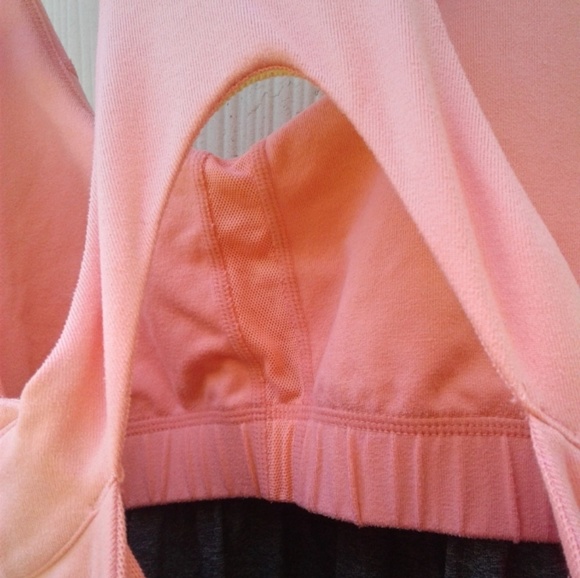 Calvin Klein Small Work Out Tank - Picture 3 of 5